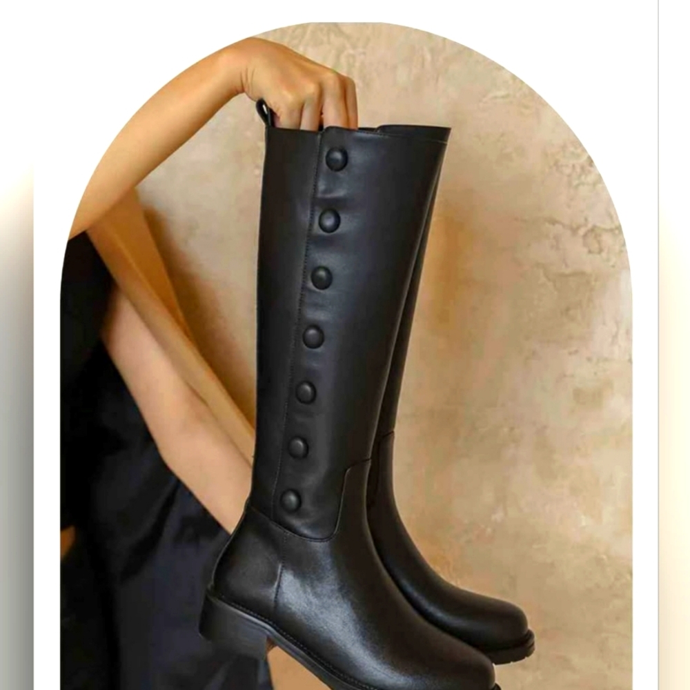 High Knee Woman Fashion Boots size 5.5